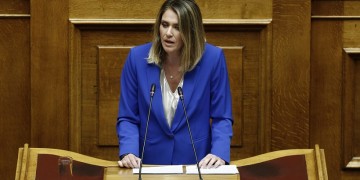 Θεσσαλονίκη: Εμπρηστική επίθεση στο γραφείο της βουλευτού Άννας Ευθυμίου