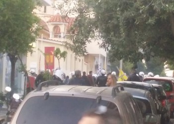 Ένταση στον Κορυδαλλό, έξω από εκκλησία – Έγιναν 18 προσαγωγές