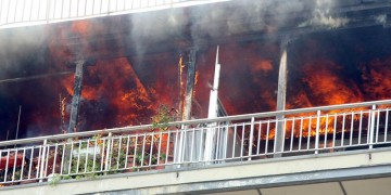 Πυρκαγιά σε διαμέρισμα στη Θεσσαλονίκη – Με εγκαύματα στο νοσοκομείο ένας ένοικος