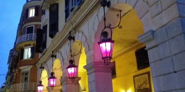 Στο μοβ του πένθους «ντύθηκε» η Κέρκυρα