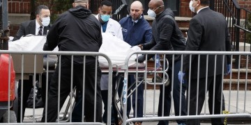 Πάνω από 4.000 οι θάνατοι στις ΗΠΑ από κορονοϊό