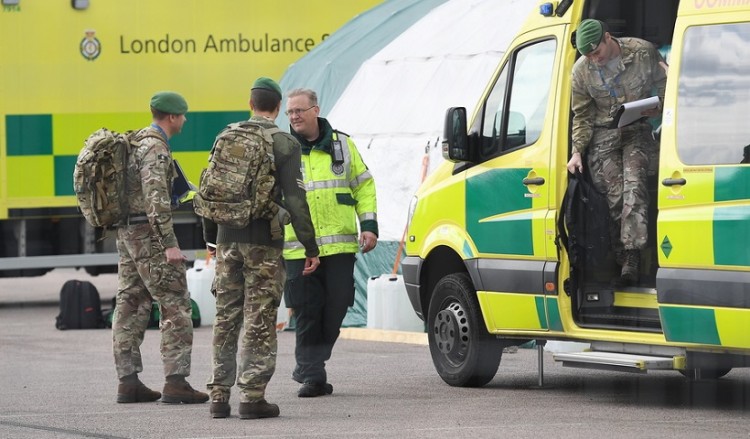 Ξεπέρασαν τους 2.900 οι νεκροί στη Βρετανία λόγω του κορονοϊού