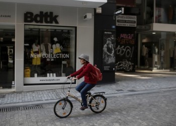Eλληνική οικονομία: Ύφεση 15,2% το β΄ τρίμηνο  2