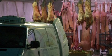 Ομοσπονδία Κρεοπωλών ενόψει Πάσχα: Υπάρχει επάρκεια, καλύτερα να γίνουν εγκαίρως οι παραγγελίες κρέατος