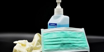 Υποχρεωτική η χρήση μάσκας σε δημόσιες υπηρεσίες όταν υπάρχει επαφή με κοινό