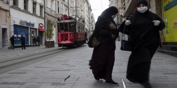 Τουρκία: Στους 1.518 οι νεκροί από Covid-19