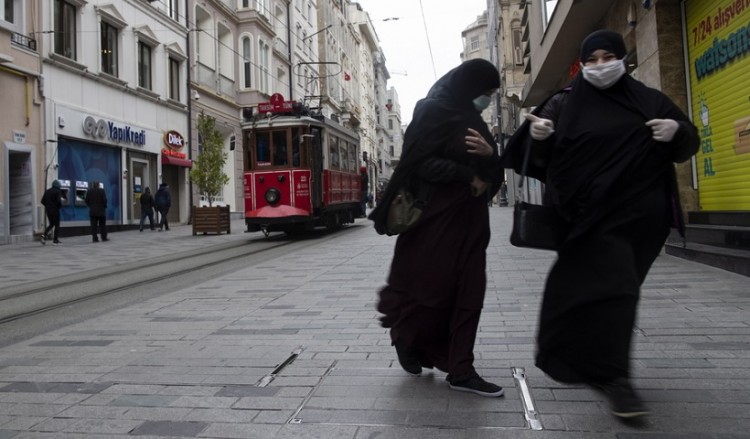 Τουρκία: Στους 1.518 οι νεκροί από Covid-19