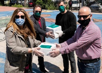 Οι Αντετοκούνμπο δεν ξεχνούν τη γειτονιά τους στα Σεπόλια – Δώρισαν 10.000 μάσκες