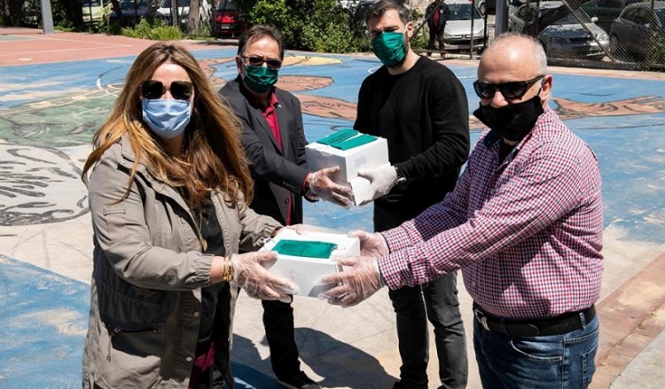 Οι Αντετοκούνμπο δεν ξεχνούν τη γειτονιά τους στα Σεπόλια – Δώρισαν 10.000 μάσκες