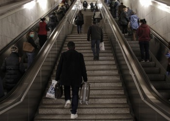 Με μάσκες και απόσταση τα πρώτα βήματα επιστροφής στην κανονικότητα