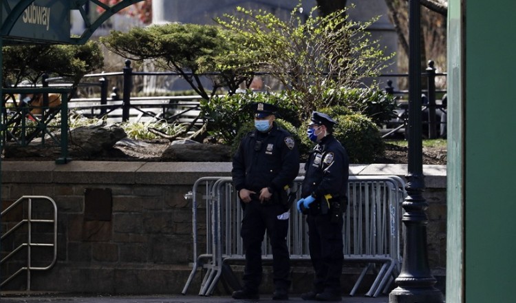 Ο νέος κορονοϊός καλπάζει στις ΗΠΑ