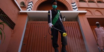 Πανδημία Covid-19: Περισσότεροι από 65.000 νεκροί παγκοσμίως από τον SARS-CoV-2