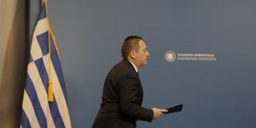 Στέλιος Πέτσας: Εξασφαλίσαμε 25 εκατ. δόσεις του εμβολίου