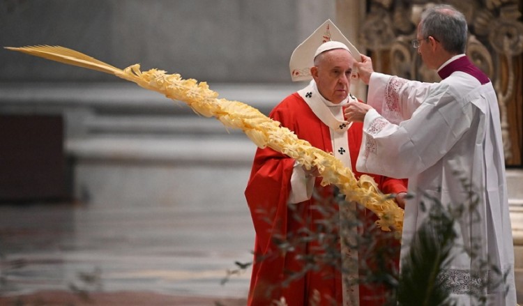 Η Κυριακή των Βαΐων στο Βατικανό – Παρόντες ο Πάπας, λίγοι ιερείς και μοναχές