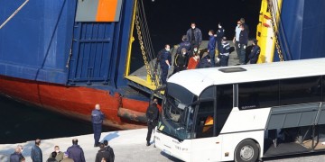 Ο κορονοϊός «διώχνει» από τα νησιά προς την ενδοχώρα 2.380 αιτούντες άσυλο