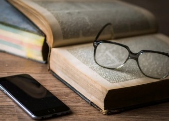 Βλάσης Αγτζίδης: «Μένουμε σπίτι» – Ευκαιρία για διάβασμα