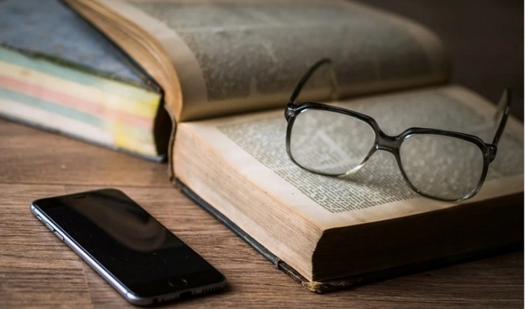 Βλάσης Αγτζίδης: «Μένουμε σπίτι» – Ευκαιρία για διάβασμα