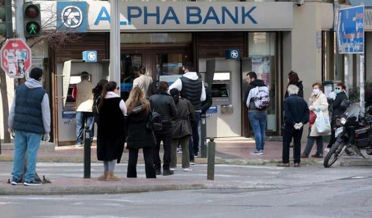 Αυξάνονται οι δικαιούχοι των 800 ευρώ – Τι θα προβλέπει η τροπολογία