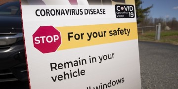 Οι ΗΠΑ μετρούν εκατοντάδες νεκρούς καθημερινά – Ο Τραμπ ζήτησε 100.000 σάκους πτωμάτων