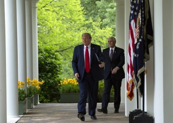 Ο Τραμπ κόβει τη χρηματοδότηση στον ΠΟΥ ενώ ο SARS-CoV-2 σαρώνει τις ΗΠΑ