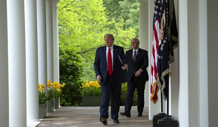 Ο Τραμπ κόβει τη χρηματοδότηση στον ΠΟΥ ενώ ο SARS-CoV-2 σαρώνει τις ΗΠΑ