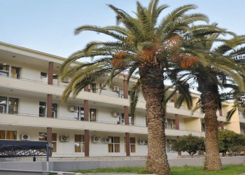 Χειροκροτήματα και χαμόγελα στο «Βενιζέλειο» νοσοκομείο για 63χρονη που νίκησε τον κορονοϊό (βίντεο)