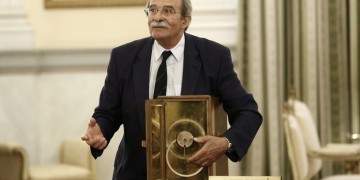 Πέθανε ο καθηγητής Αστροφυσικής Γιάννης Σειραδάκης