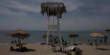 Ανοίγουν το Σάββατο οι οργανωμένες παραλίες