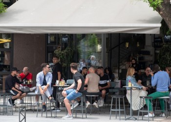 Στη Βουλή η τροπολογία για μείωση του ΦΠΑ στην εστίαση στο 13%