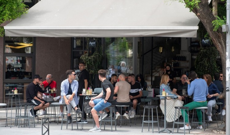 Στη Βουλή η τροπολογία για μείωση του ΦΠΑ στην εστίαση στο 13%
