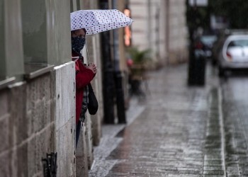 Κακοκαιρία και την Τετάρτη: Βροχές, καταιγίδες και νέα πτώση της θερμοκρασίας