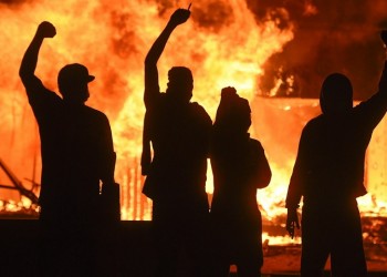 Βράζουν οι ΗΠΑ για τη δολοφονία του Φλόιντ – Δύο νεκροί σε διαδηλώσεις