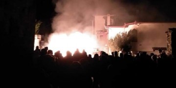 Πέλλα: Έβαλαν φωτιά σε ξενοδοχείο που θα έμεναν πρόσφυγες και μετανάστες