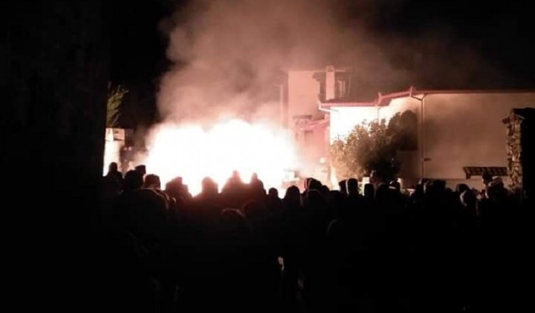 Πέλλα: Έβαλαν φωτιά σε ξενοδοχείο που θα έμεναν πρόσφυγες και μετανάστες