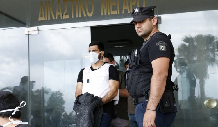 Φονικό στα Ανώγεια: «Τον είδα πάνω από το νεκρό πατέρα μου και τον πυροβόλησα»