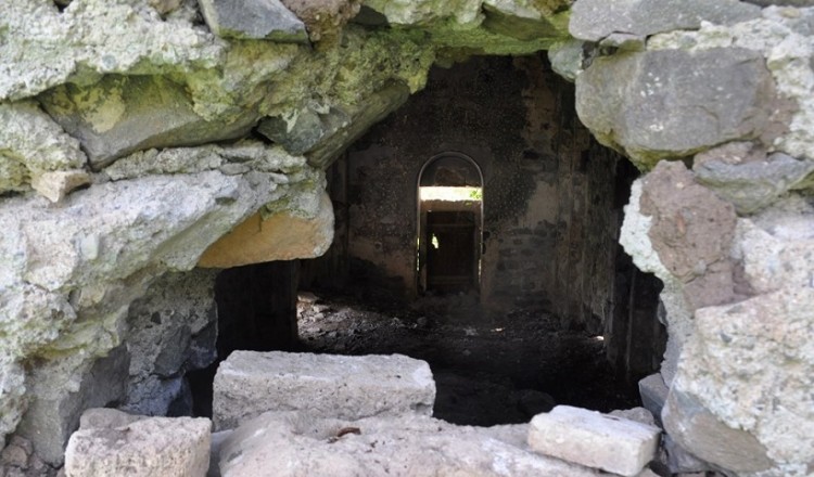 Τυμβωρύχοι και ληστές λεηλάτησαν ελληνορθόδοξη εκκλησία στην Αργυρούπολη του Πόντου (βίντεο, φωτο)