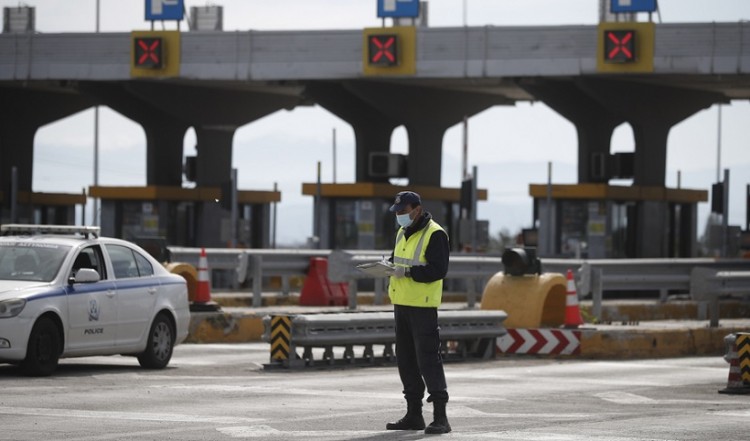 Πρωτομαγιά 2020 και είμαστε ακόμα σε καραντίνα – 3.000 αστυνομικοί στους δρόμους