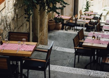 Πανδημία κορονοϊού: Σε ποιες περιοχές τα καταστήματα θα κλείνουν τα μεσάνυχτα