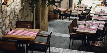 Πανδημία κορονοϊού: Σε ποιες περιοχές τα καταστήματα θα κλείνουν τα μεσάνυχτα