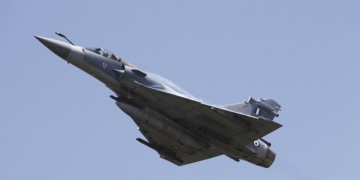 Εικονική αερομαχία στο Αιγαίο: Ελληνικό Mirage καταδιώκει τουρκικό F-16 (βίντεο)