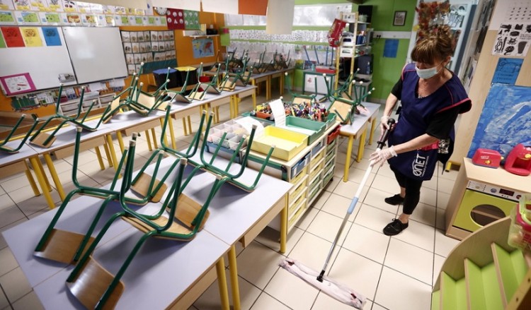 Γαλλία: Επέστρεψαν στα θρανία οι μαθητές του δημοτικού