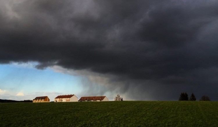 Με νεφώσεις και τοπικές βροχές ο καιρός σήμερα