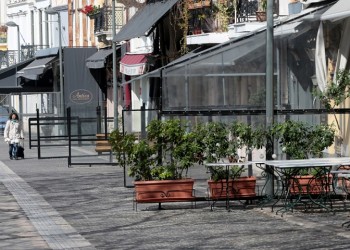 Eλληνική οικονομία: Ύφεση 15,2% το β΄ τρίμηνο  3