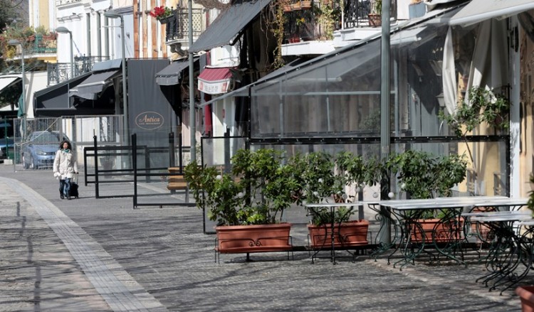 Eλληνική οικονομία: Ύφεση 15,2% το β΄ τρίμηνο  3