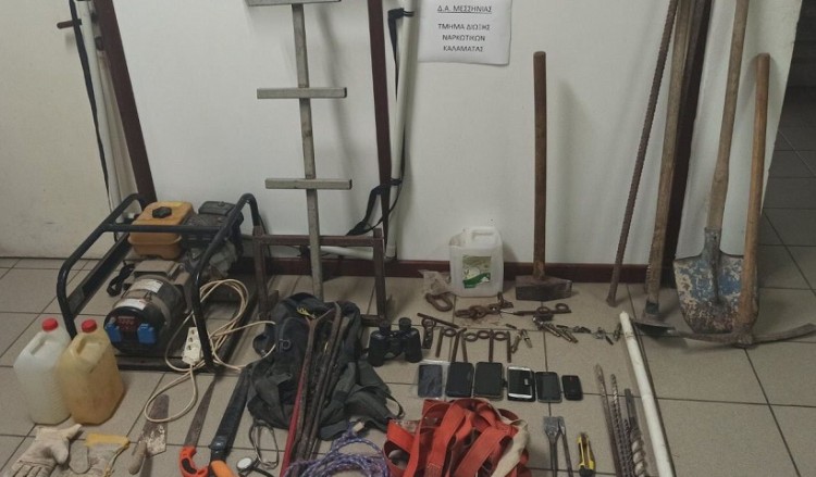 Εξαρθρώθηκε σπείρα που έκανε λαθρανασκαφές για αρχαία και πολύτιμα αντικείμενα σε Αρκαδία-Κορινθία