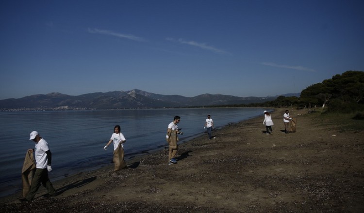 Χατζηδάκης: Τέλος τα πλαστικά μιας χρήσης από τον Ιούλιο του 2021