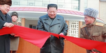 Β. Κορέα: Πρώτη δημόσια εμφάνιση του Κιμ Γιονγκ Ουν έπειτα από 20 ημέρες