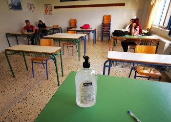 Σχολεία: Πώς θα γίνεται η απευθείας μετάδοση μαθημάτων