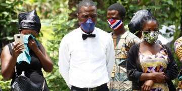 Πανδημία SARS-CoV-2: Ξεπέρασαν τους 240.000 οι νεκροί παγκοσμίως