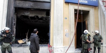 Marfin: Σήμερα ο εντοιχισμός πλακέτας στη μνήμη των θυμάτων στο χώρο της τραγωδίας (φωτο)